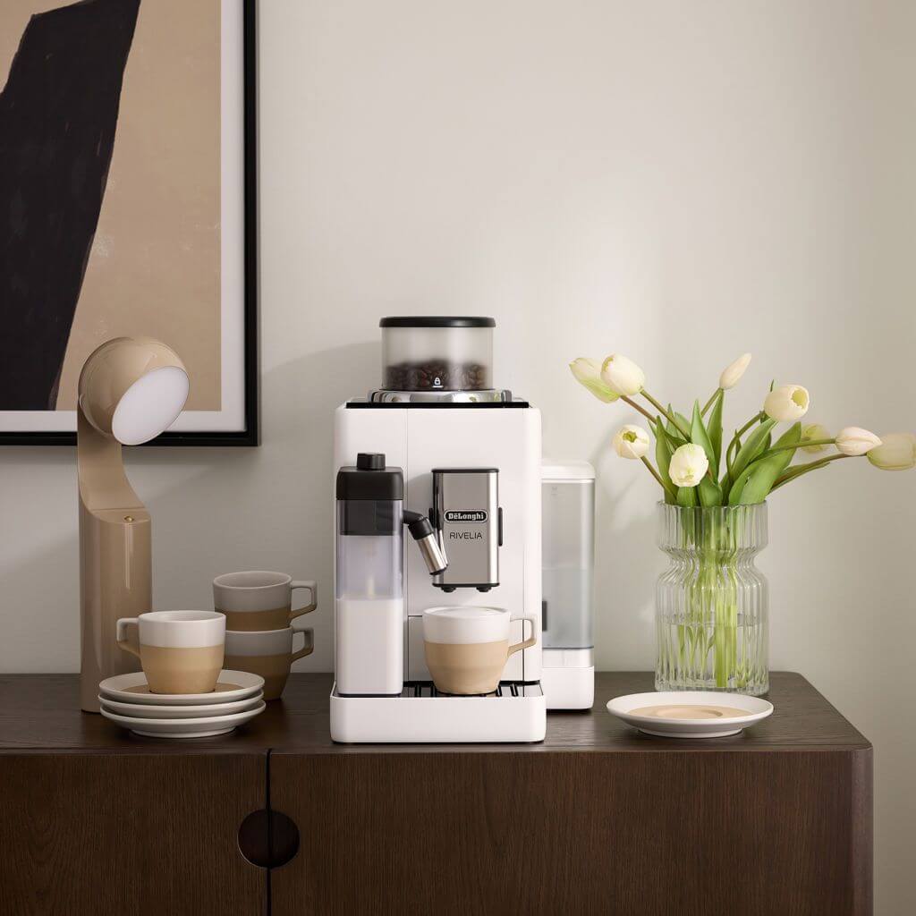 En fin grafisk bild på en beige DeLongi Rivielia